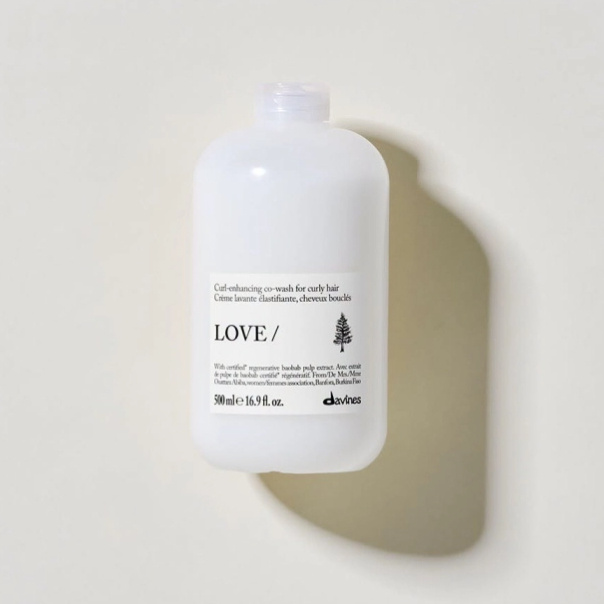 Davines Essential Haircare Love Curl Co-Wash – čisticí kondicionér pro vlnité a kudrnaté vlasy 500 ml