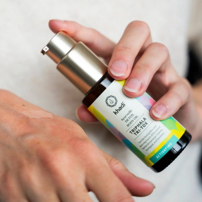 Khadi Detox Body Oil Triphala Tri-Tox - přírodní detoxikační tělový olej 50 ml