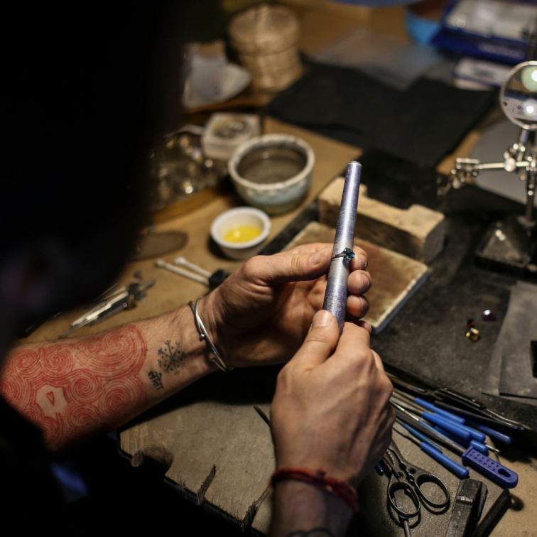 Ako si vybrať dokonalé svadobné obrúčky zo žltého zlata?