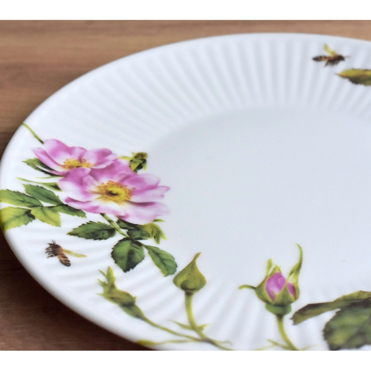 Porcelánový žebrovaný talíř 21 cm - Fialka
