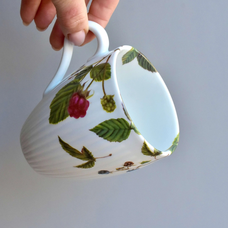 Porcelánový žebrovaný hrnek 420 ml - Bodlák