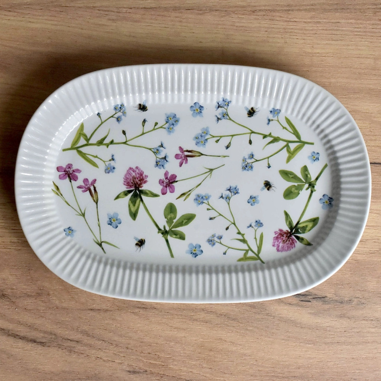 Porcelánový tác žebrovaný 37,5x25 cm - Chrpa a sedmikráska