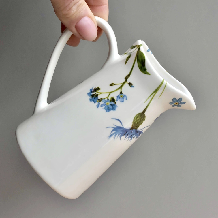 Porcelánová konvička na mléko - Sedmikráska
