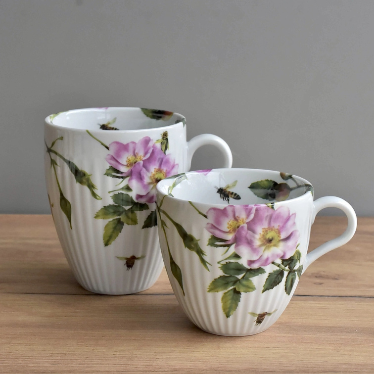 Porcelánový hrnek 380 ml - Pomněnky a zlatá srdíčka