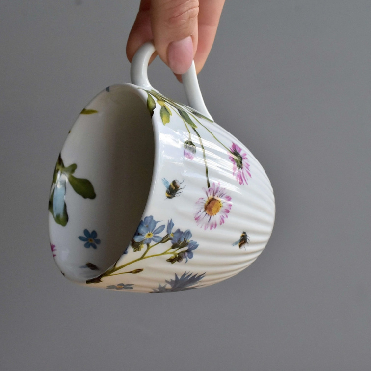 Porcelánový hrnek 380 ml - Pomněnky a zlatá srdíčka