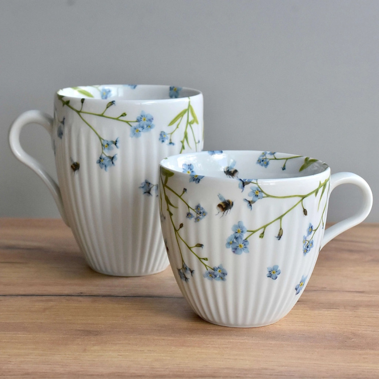 Porcelánový žebrovaný hrnek 420 ml - Bodlák
