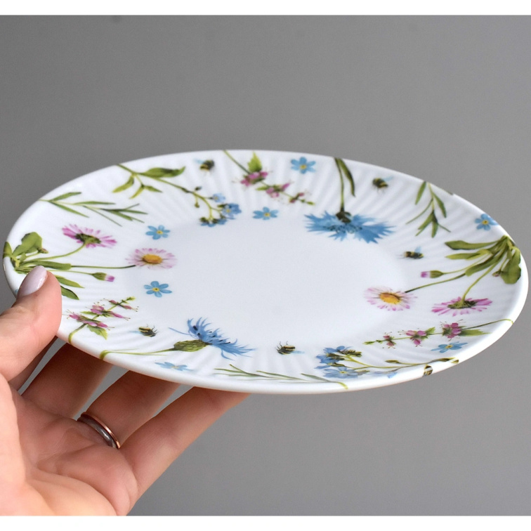 Porcelánový žebrovaný talíř 21 cm - Fialka
