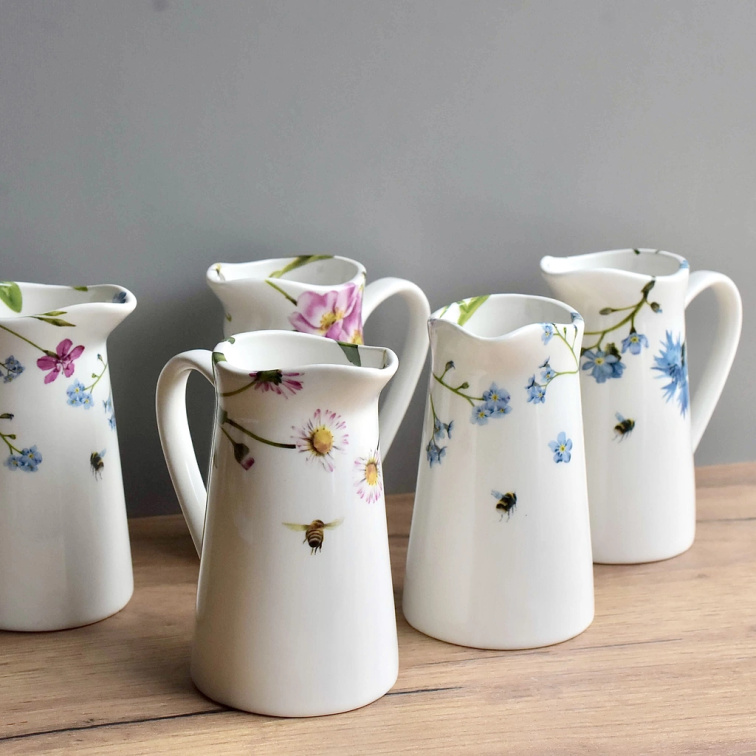 Porcelánová konvička na mléko - Sedmikráska