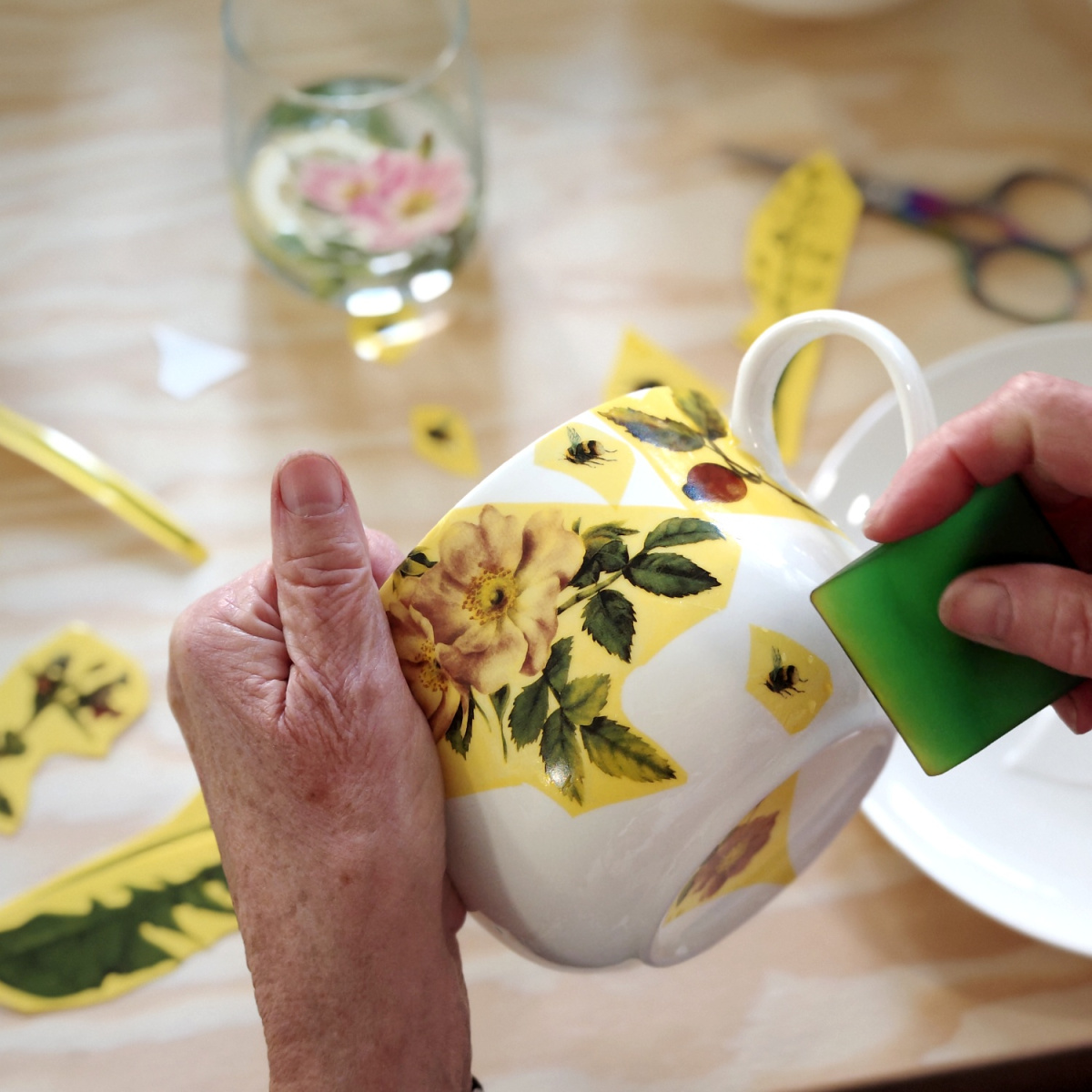 Jak vzniká vzor na porcelánu 