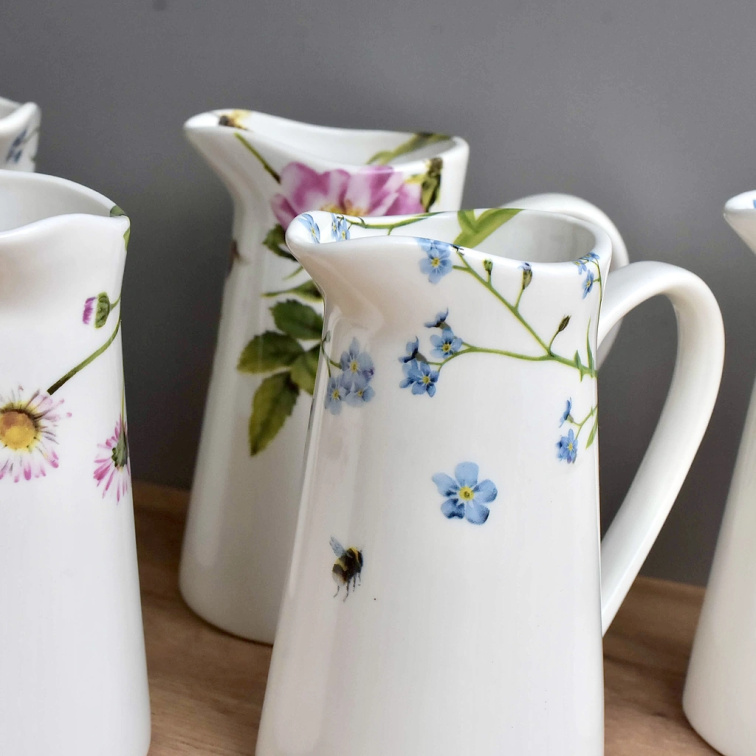 Porcelánová konvička na mléko - Sedmikráska