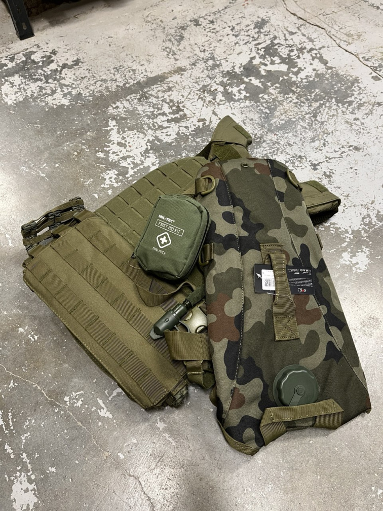 Základní airsoftové vybavení hráče na akci