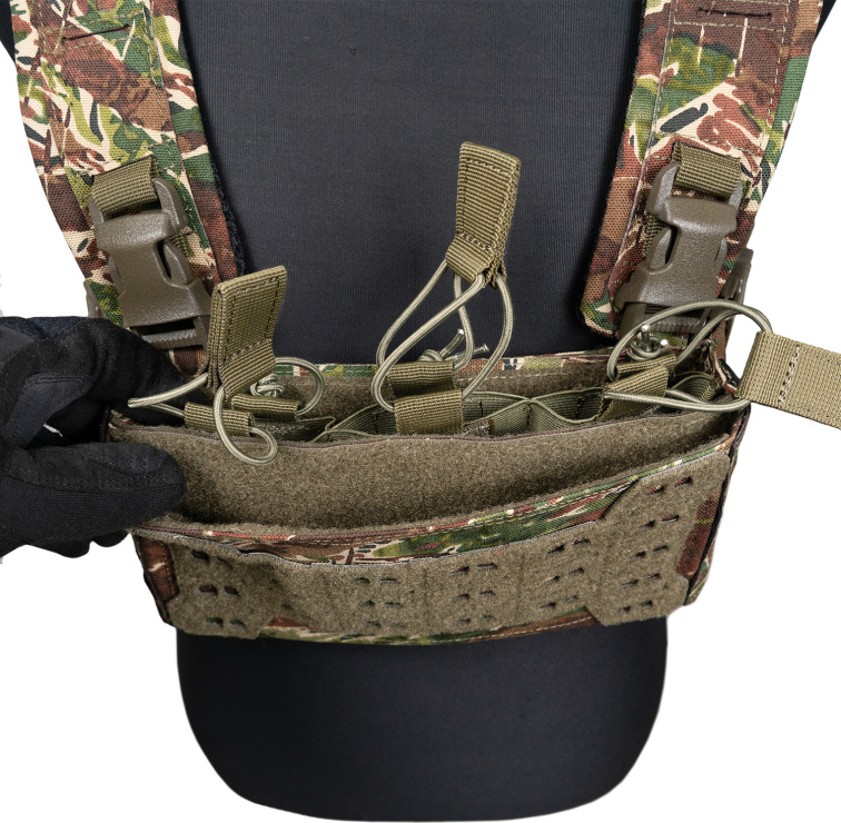 Chest rig vs. taktická vesta: Co ti na hřišti skutečně pomůže?
