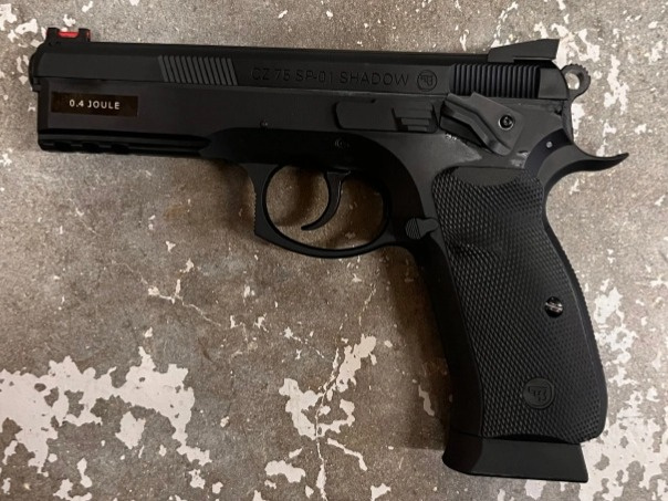 Jak vybrat sekundární zbraň na airsoft, která vás nenechá na holičkách