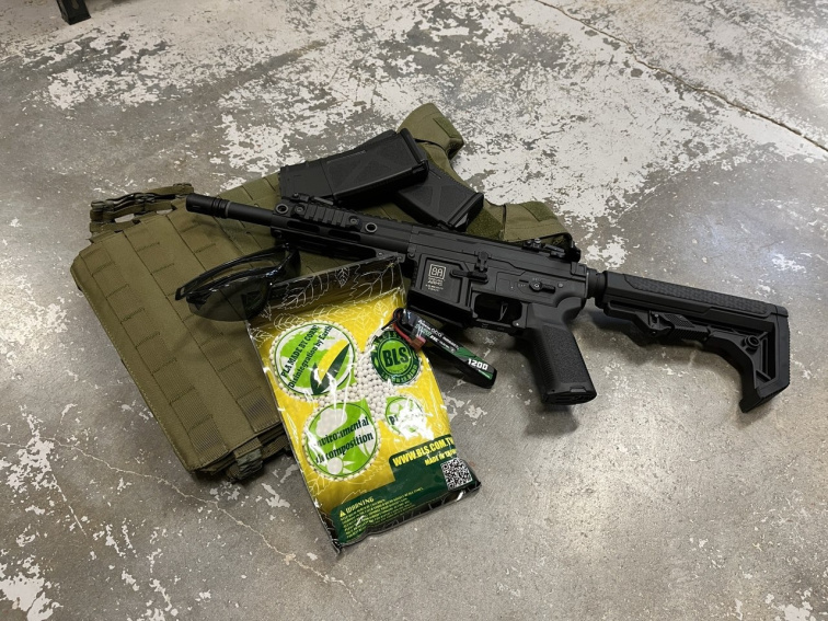 Základní airsoftové vybavení hráče na akci