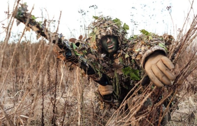 Maskování v lese: Jak se stát duchem airsoftového bojiště