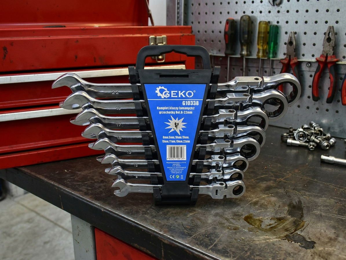 Klíče ráčnové očkoploché s kloubem, sada 8ks, 8–22 mm, plastový držák – GEKO G10338