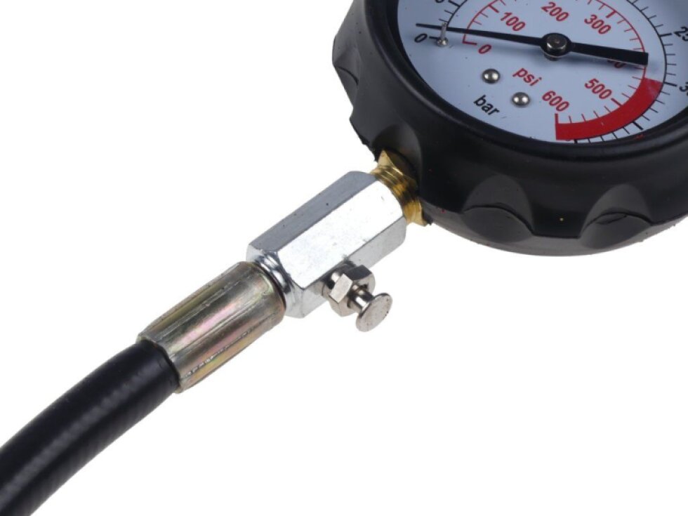 Kompresiometr - tester komprese pro benzínové i dieselové motory - QUATROS QS30101