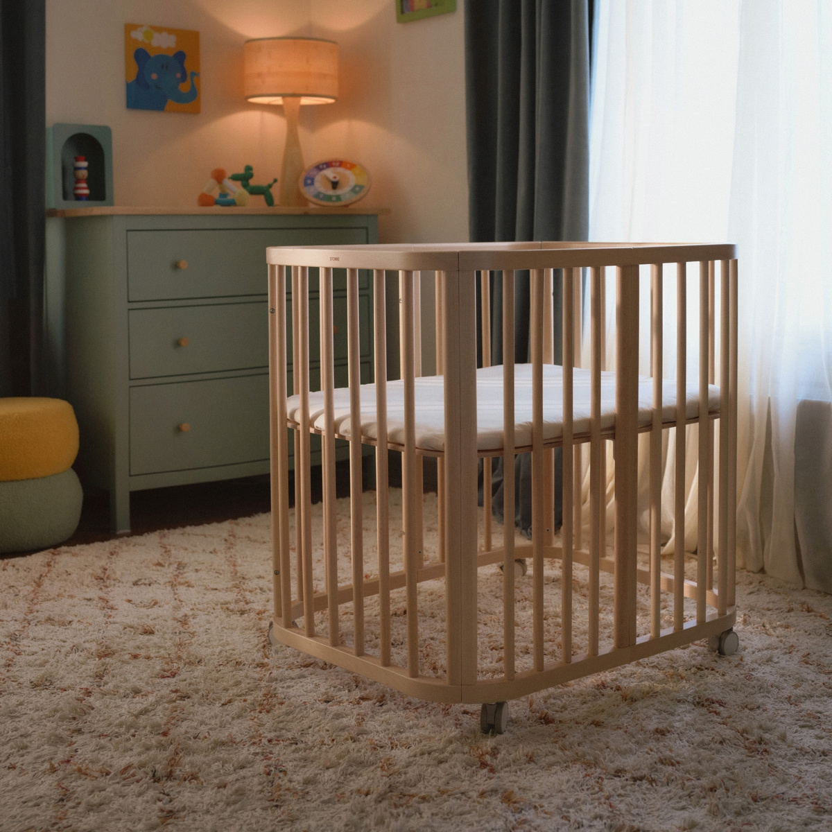 Stokke Nighti™ Rostoucí postýlka 3v1 s příslušentvím - Vanilla White