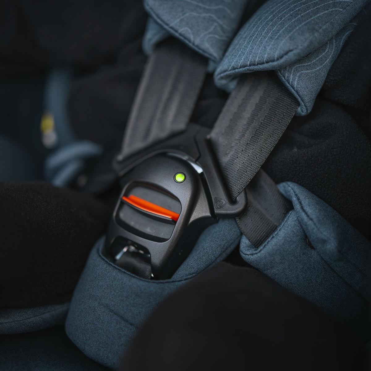 Thule Elm Connect Autosedačka - Black