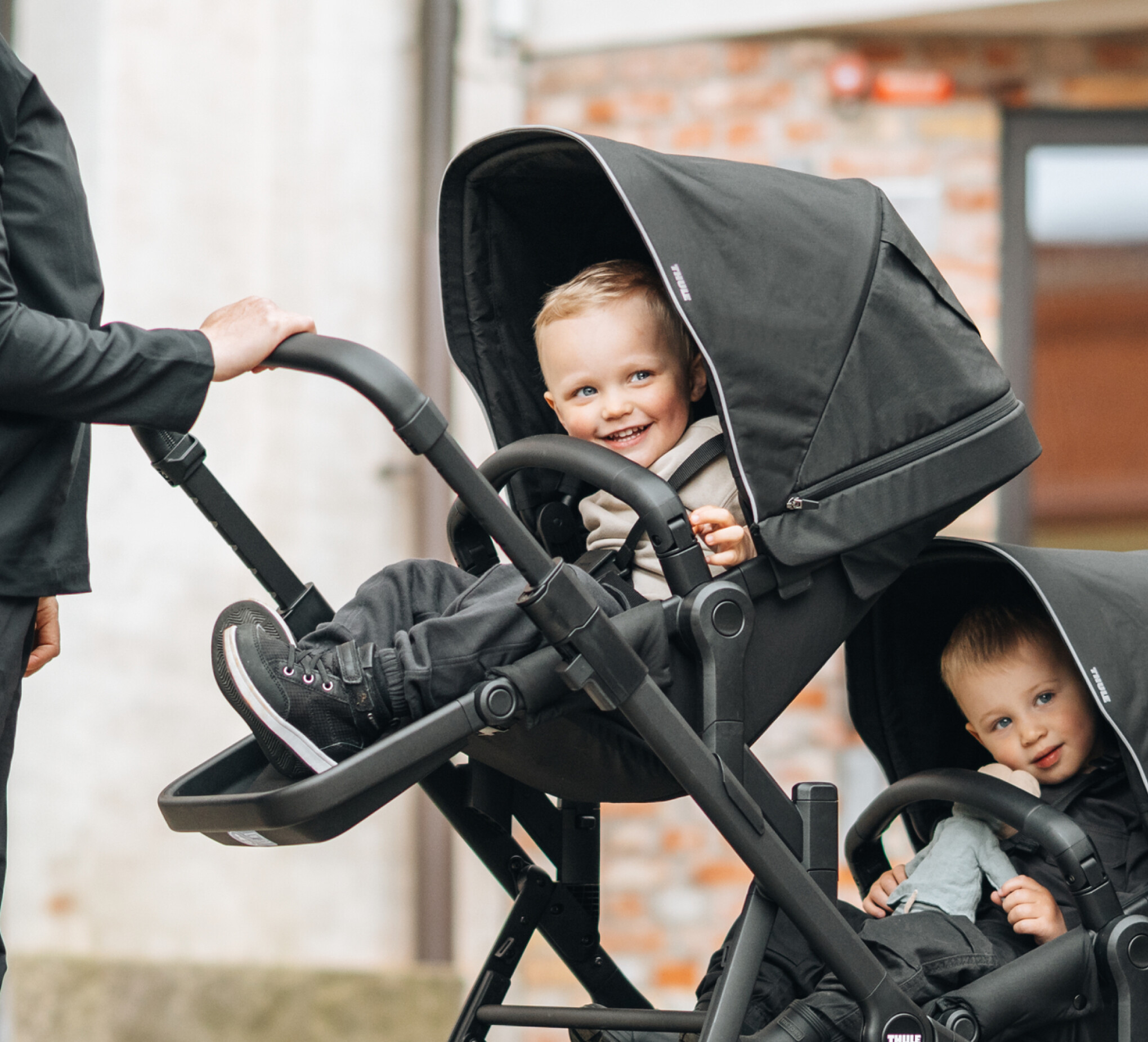 Thule Sleek 2 sourozenecké sedátko Black