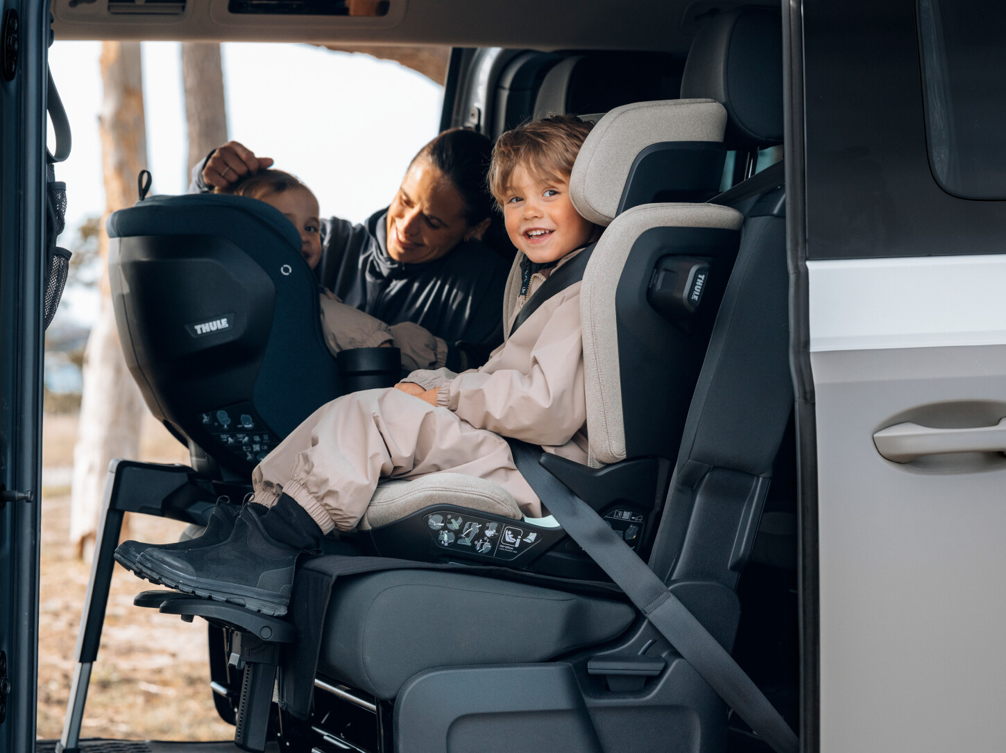 Thule Elm Connect 360 autosedačka Black