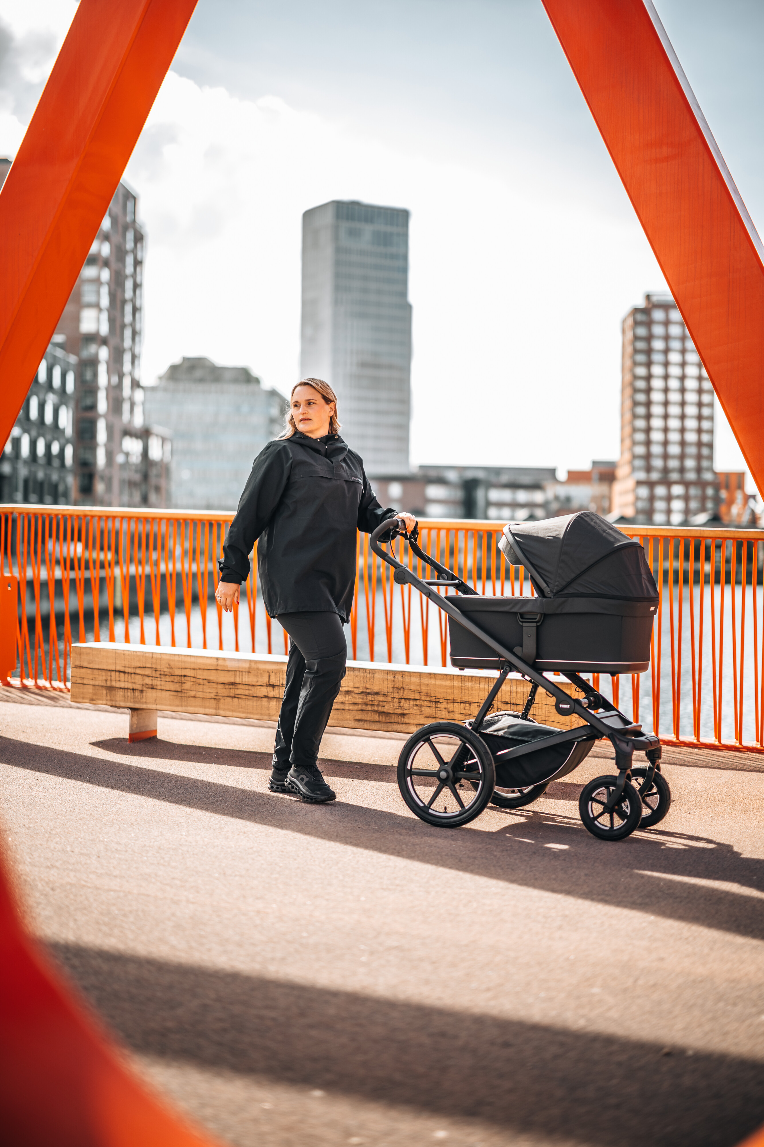 Thule Urban Glide 4 s magnetickou sponou - Dark Slate