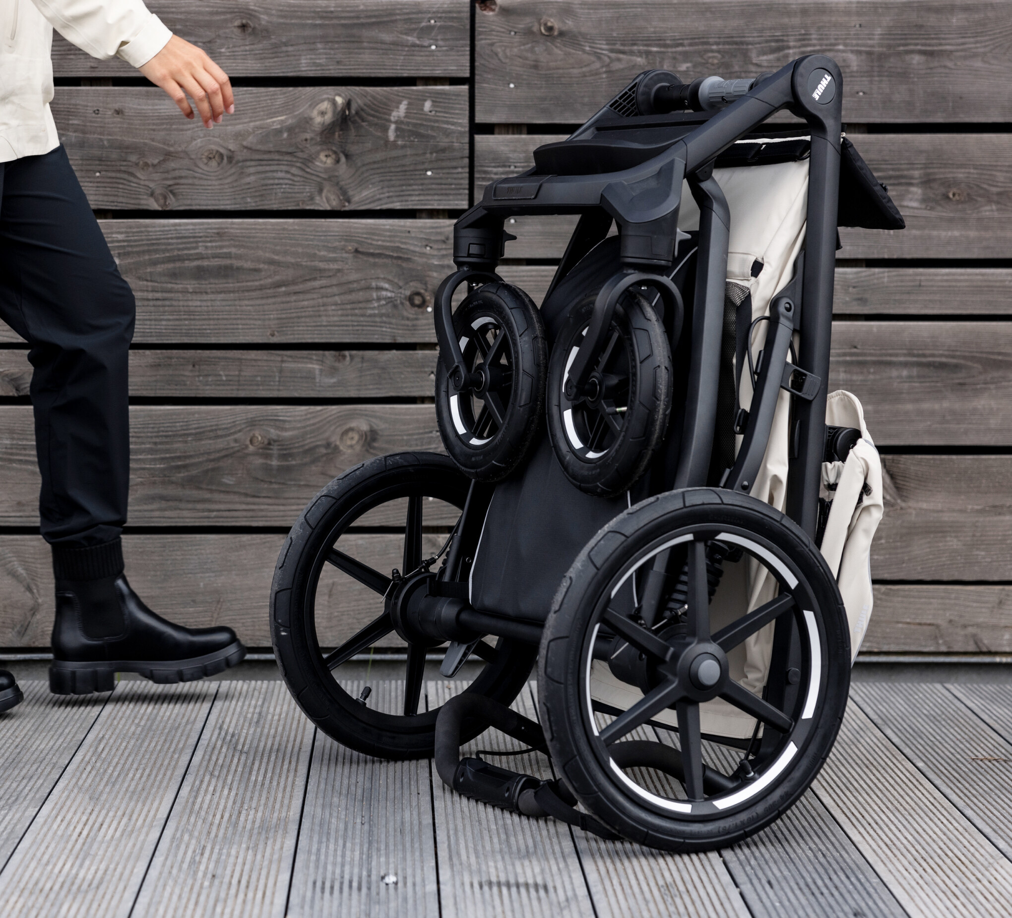 Thule Urban Glide 4 s magnetickou sponou - Dark Slate